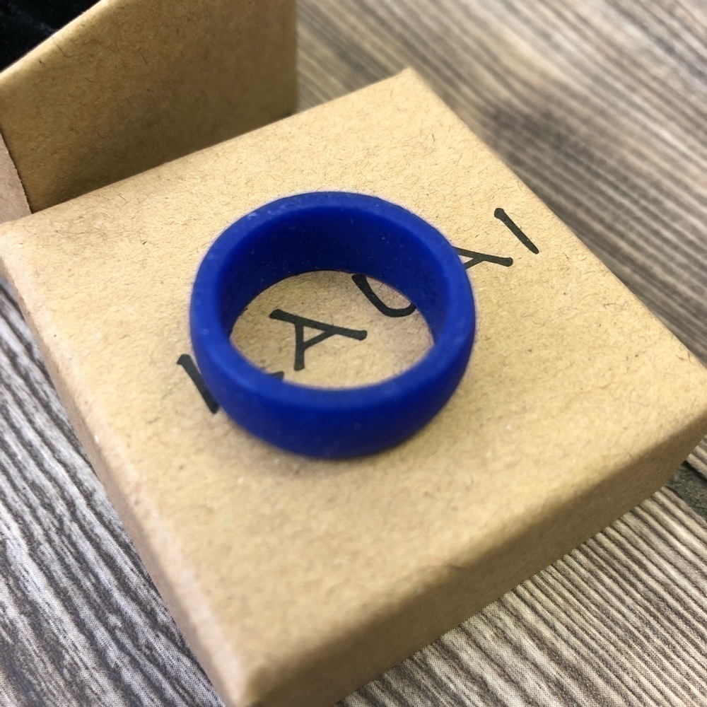 ilicone Ring Blue Size 8 NIB